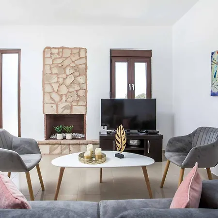 Aggelina Pefkos 别墅 *