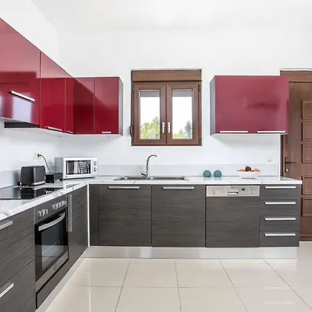 Aggelina Pefkos Pefki