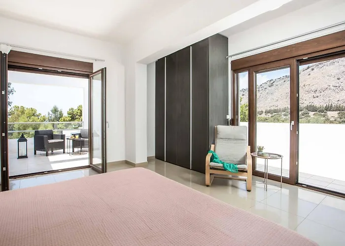 Aggelina Pefkos Villa