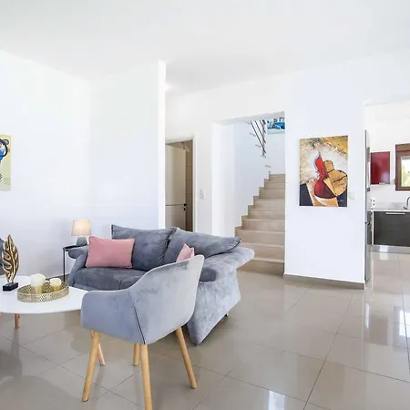 Aggelina Pefkos Villa