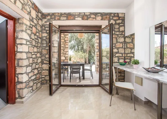 Aggelina Pefkos Pefki