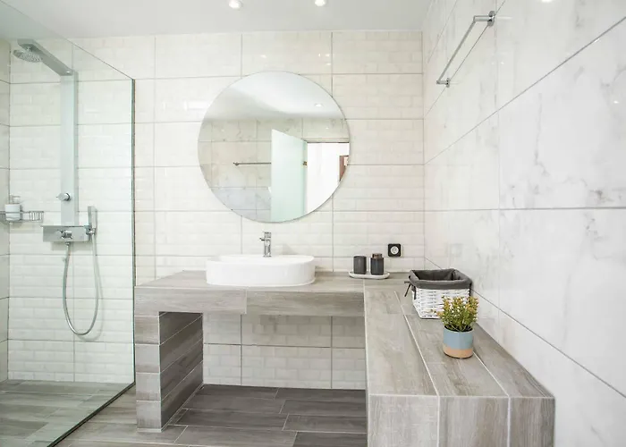 Aggelina Pefkos فيلة *